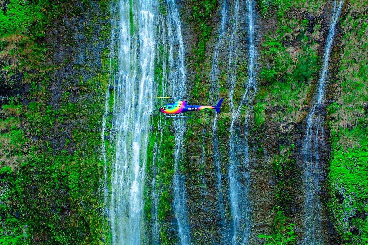 Kailua-Kona: Kohala, Volcanoes and Waterfall Helicopter Tour