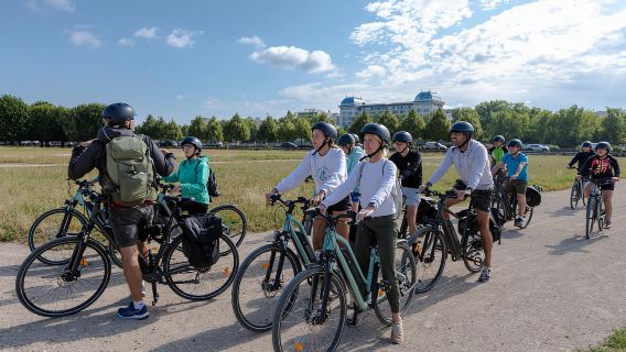 Paris to Versailles by electric bike - Nature and discovery ride