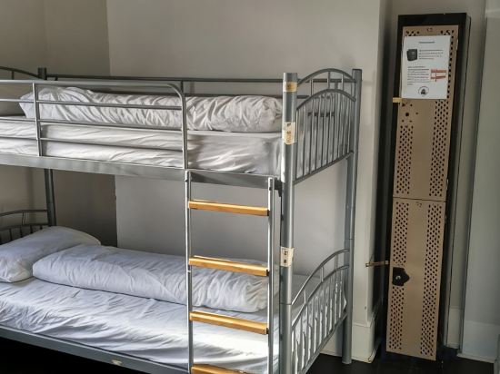 The Walrus Bar and Hostel Room Type - Bed in 6-Bed Mixed Dormitory Room