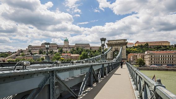 Budapest All in One Small Group Walking Tour with Strudel Stop