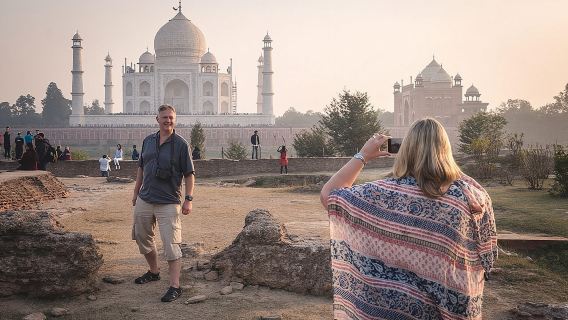 ทัวร์ทัชมาฮาล ป้อมอักรา และสวนเมห์ตับแบบไม่ต้องต่อคิว