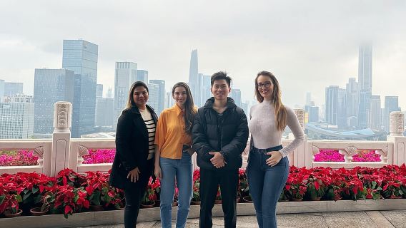 Guía turístico en Shenzhen con servicio de transporte.