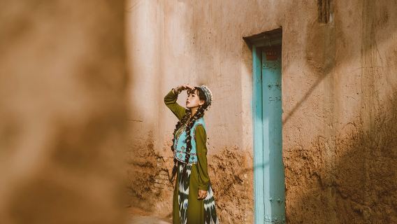 イタリア、ルッカでの旅行写真【ドライバーとガイド + 旅行写真 + 結婚式の写真、航空写真、マイクロフィルム + メイクアップと衣料品&アクセサリー+ 旅程のカスタマイズ + 人数無制限】