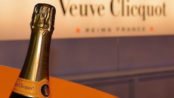 Full-Day Tour and Tasting Veuve Clicquot & Local Winery with Lunch