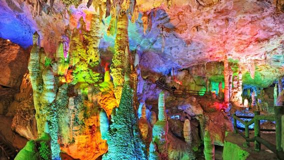 Visite de la grotte de Jiuxiang + Canard rôti de Yiliang + Forêt de pierre