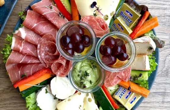 在紐倫堡老城區享用香檳早餐並體驗密室逃脫遊戲