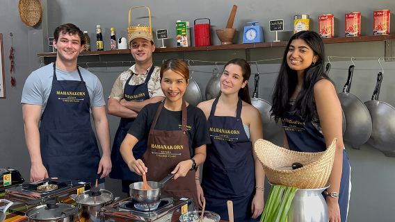 Бангкок: Мастер-класс по приготовлению аутентичных тайских блюд — уютный, практический.