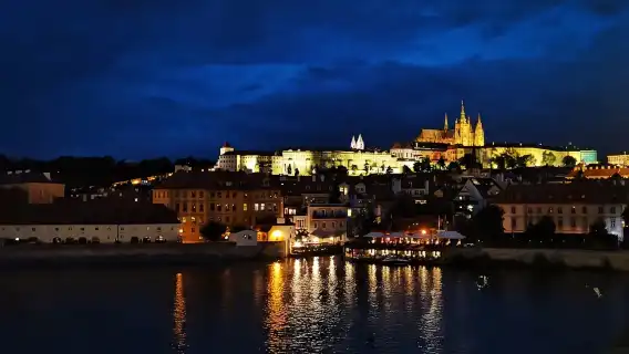 捷克布拉格老城+卡爾施泰因城堡+貝龍卡河谷【中文司機接駁】