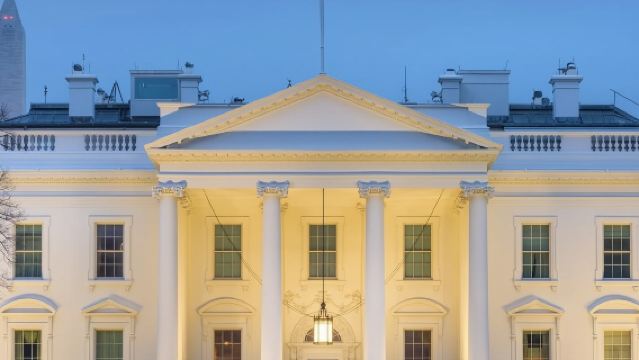 lawatan sehari sewaan peribadi ke Rumah Putih Washington D.C. + Perpustakaan Jabatan Parlimen Malaysia + Georgetown + Katedral Sophia