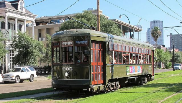 New Orleans City and Cemetery 2-Hour Bus Tour
