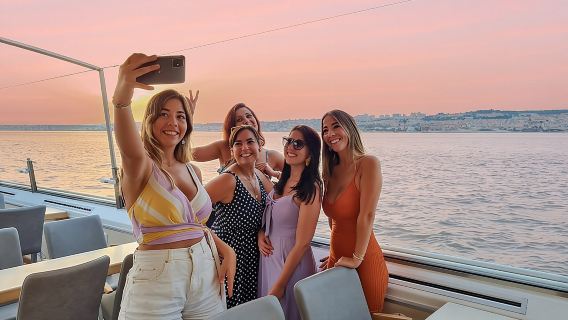 Sonnenuntergangsfahrt auf dem Tejo inklusive Begrüßungsgetränk