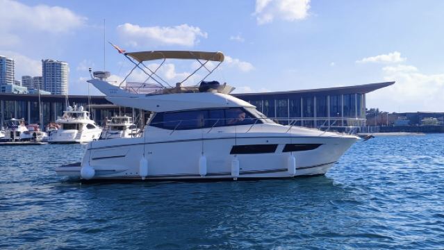 Qingdao Yacht Sailing Experience: 35-Foot Yacht Charter at Qingdao Olympic Sailing Center with Flybridge, Sightseeing, and Self-Driving Yacht Adventure