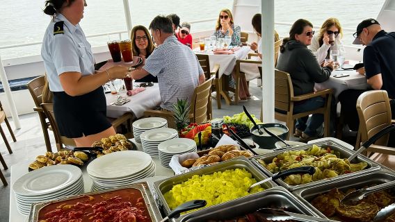 Harbour Town: crociera con buffet brunch domenicale