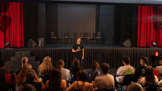 เซบีญ่า: ชั้นเรียนเต้นรำฟลาเมงโกสำหรับผู้เริ่มต้นที่ Teatro Flamenco