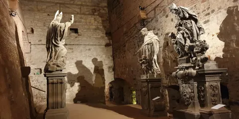 布拉格:2.5小時高堡(Vyšehrad Castle)連戈利采地下墓穴及門票