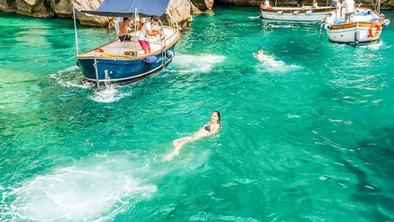 Sorrento: Excursión exclusiva en barco a Capri y visita opcional a la Gruta Azul.