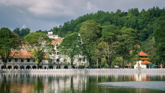 Da Kandy: Torre Ambuluwawa e tour dei tre templi in Tuk Tuk