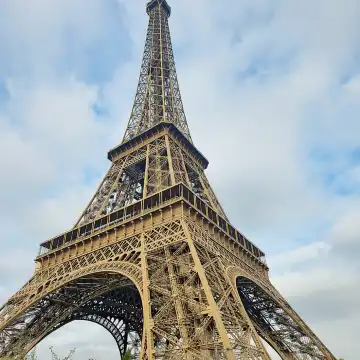 エッフェル塔 頂上と2階アクセス付きガイドツアー | Trip.com