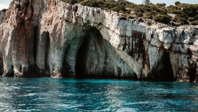 Zakynthos Boat Tour: Shipwreck & Blue Caves Original