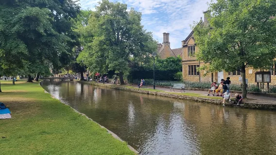 London: Top 7 Cotswolds Stops plus Shakespeare's Stratford