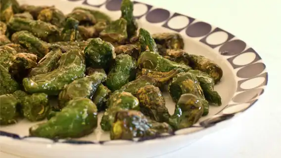 Santiago de Compostela: legends tour and galician dinner