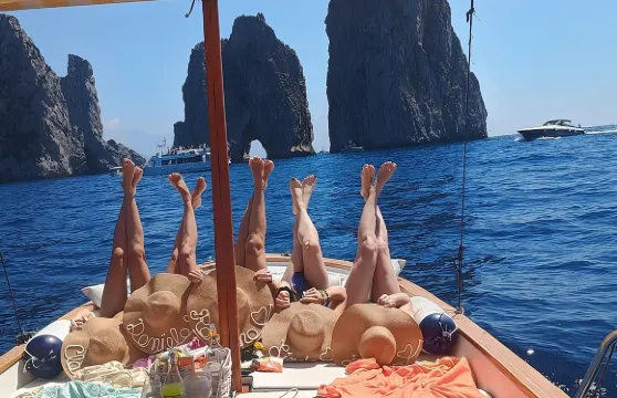 卡普里島洞穴遊船之旅