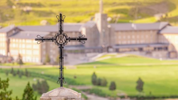 Barcelona to Vall de Núria: Pyrenees Mountain Wander Tour