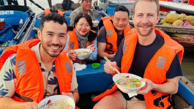 Le fabuleux marché flottant caché et le petit canal