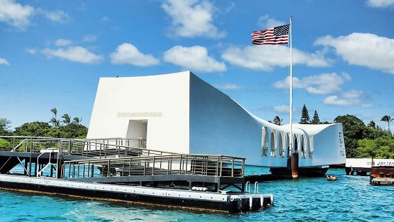 Visita al monumento conmemorativo del USS Arizona en Pearl Harbor