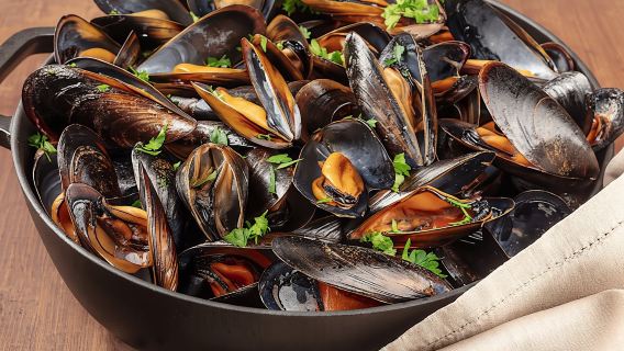 La Spezia market tour and Ligurian cuisine cooking class