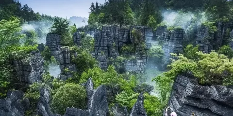 恩施建始地心谷+梭布埡石林景區一日遊【一單一團·含必消景交】