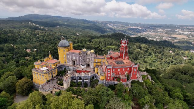 Lissabon: Sintra, Regaleira, Pena, Cabo Roca – Alle Tickets inklusive