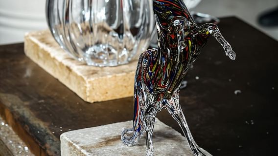 Murano: giro in barca, dimostrazione di soffiatura del vetro e visita alla fabbrica