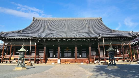 Kyoto: Nishi Honganji, Higashi Honganji, and Ginkakuji Tour