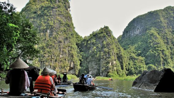 Depuis Hanoi : visite d'une journée des points forts de Ninh Binh avec déjeuner
