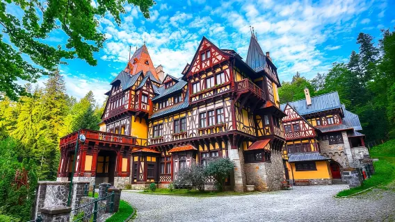 Bucarest: tour del Castello di Peles, del Castello di Bran e della Città Vecchia di Brasov