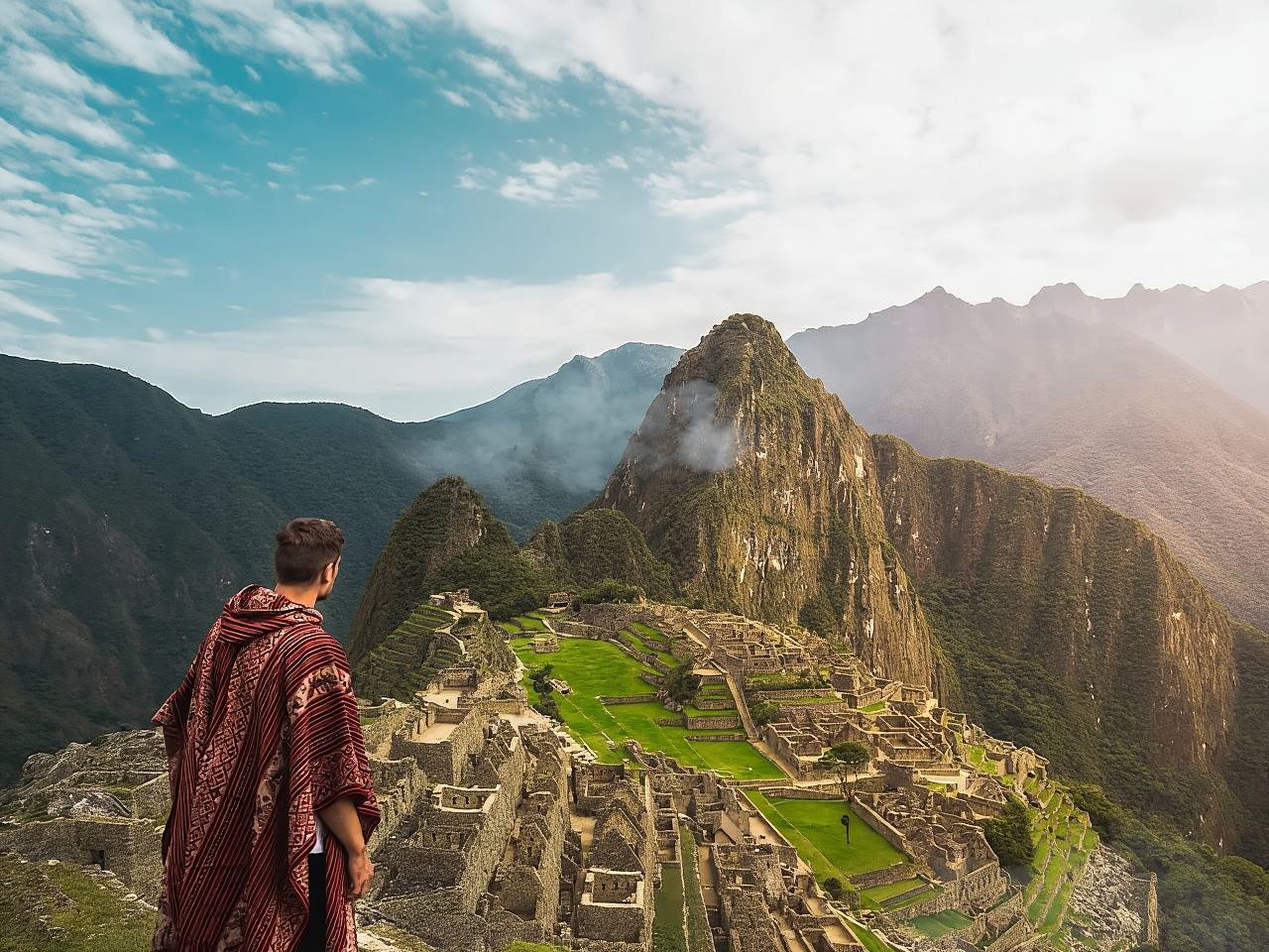 Cusco: Machu Picchu Sunset Tour with Train and Bus Tickets