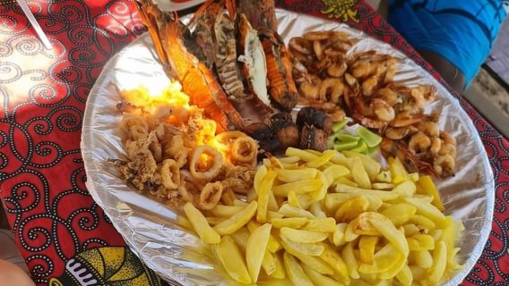 Dari Nungwi/Kendwa: Mnemba Atoll Starfishes & Dolphins Tour