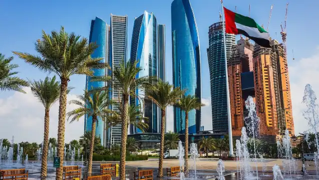 阿布達比市區遊覽、大清真寺、阿聯酋皇宮和羅浮宮