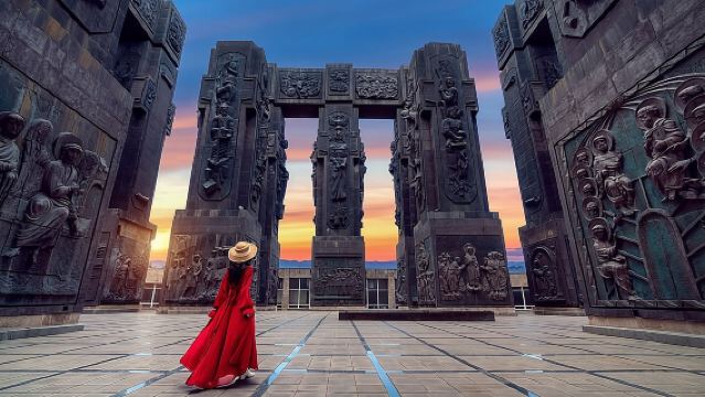 Heiligedrievuldigheidskathedraal + Moederfort + Monument van de Georgische Kronieken + Metekhi-kerk met gecharterde autovervoer