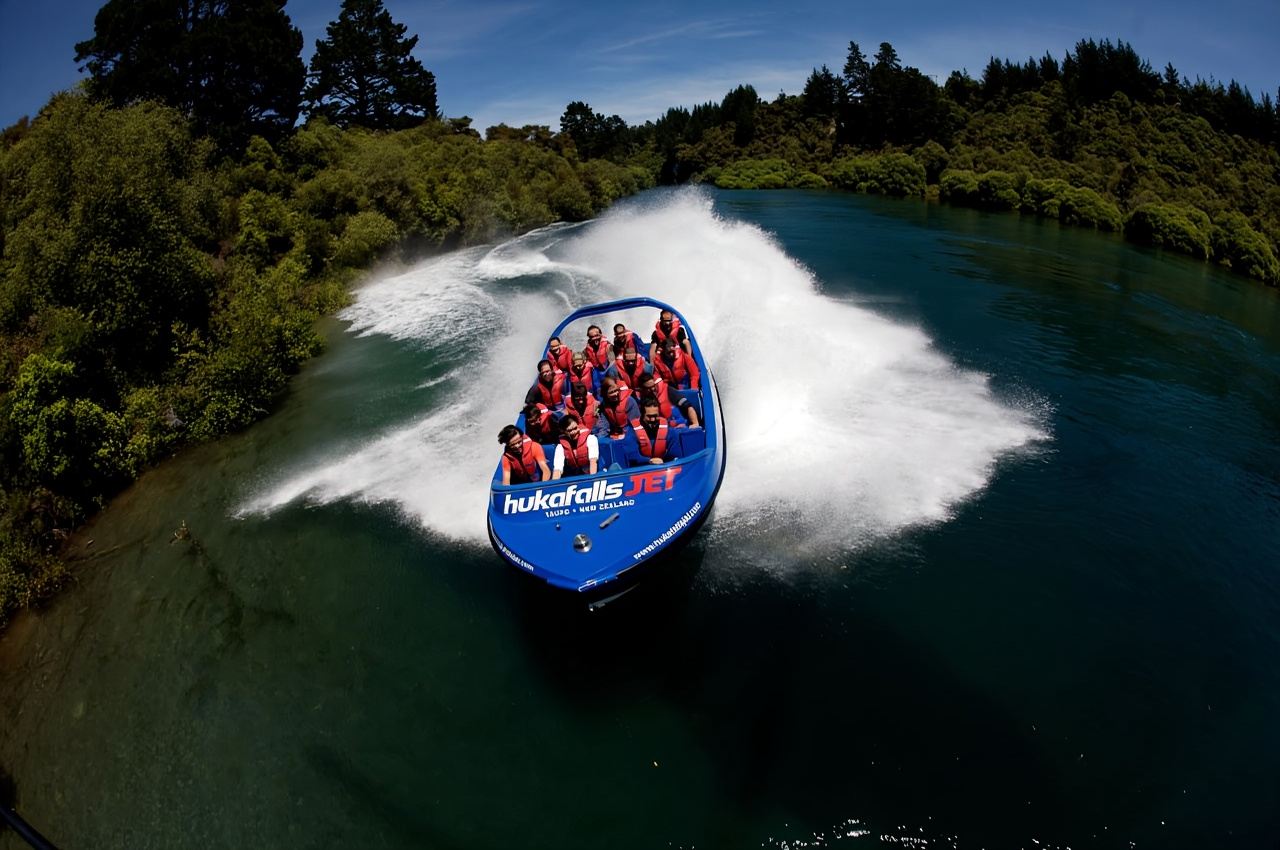 Lancha de velocidad en las cataratas Huka de Taupo, Nueva Zelanda - Aventura extrema|Experimenta la rotación de 360°