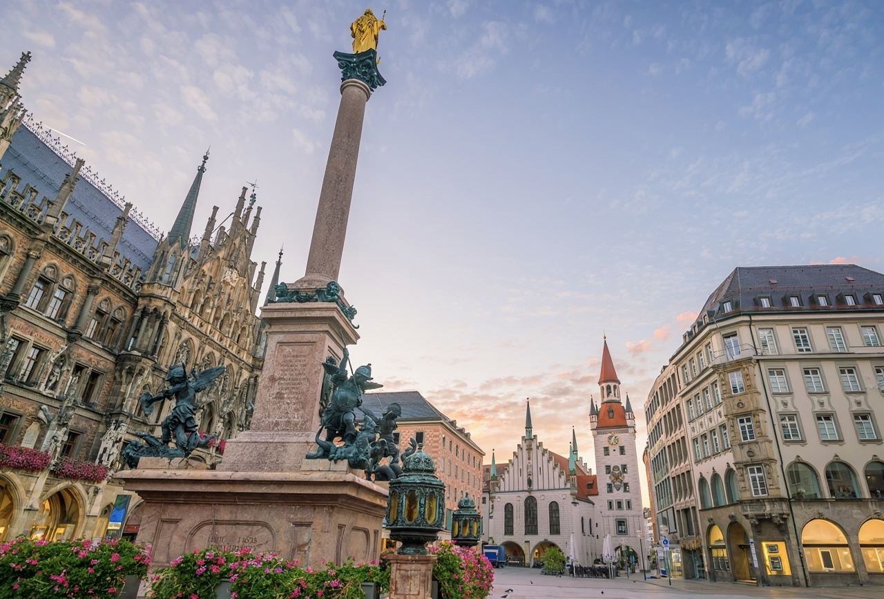 德國慕尼黑王宮+紐芬堡+新市政廳可定制【中文專車-舒適純淨】