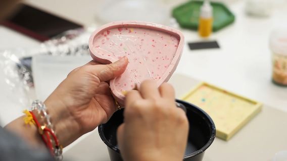 新加坡舉辦環保大理石和水磨石杯墊製手工體驗