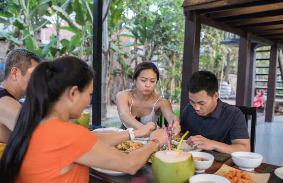 在暹粒市當地人家中參加高棉烹飪課
