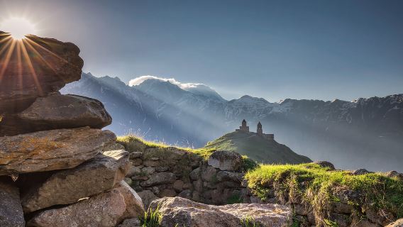 Geführte Ganztagestour nach Kazbegi Gudauri Ananuri ab Tiflis