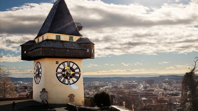 Fun & mobile scavenger hunt through Graz