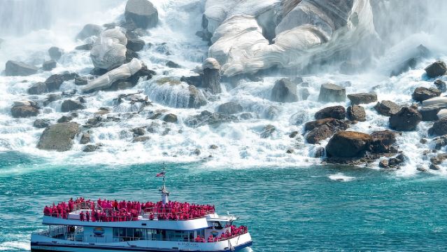 ทัวร์วันเดียวชมน้ำตกไนแอการาจากโตรอนโตพร้อมล่องเรือสำราญ