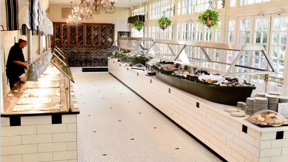 นิวออร์ลีนส์: บุฟเฟต์บรันช์แจ๊ส 'Court of Two Sisters'