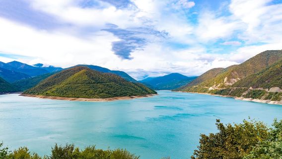 Scopri il tour guidato di un giorno ad Ananuri, Gudauri e Kazbegi