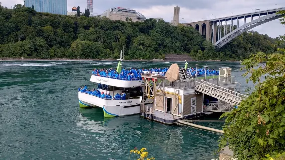 Niagara Falls: Private Guided Tour with Trolley Ride